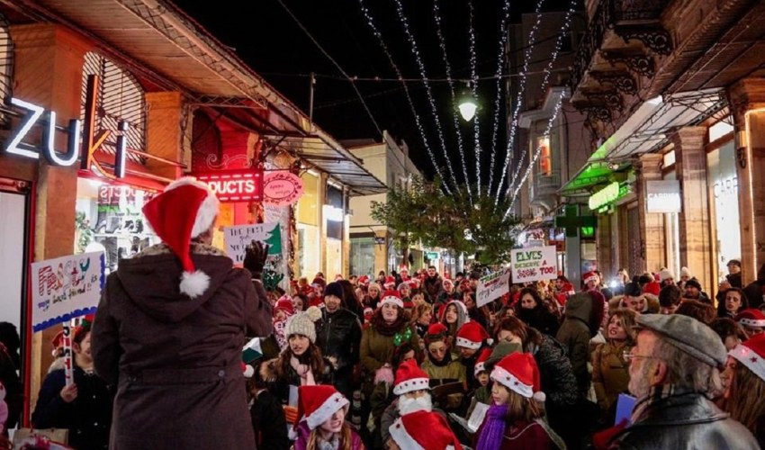 Φώτο αρχείου από την χριστουγεννιάτικη εκδήλωση των φροντιστηρίων "Travlos" στην Απλωταριά. 