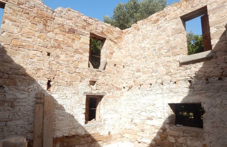 Το ερειπωμένο αρχοντικό Σκαναβή στον Κάμπο της Χίου, όπως έχει καταγραφεί στην ιστοσελίδα ΠΑΡΑΜΕΘΟΡΙΟΣ 