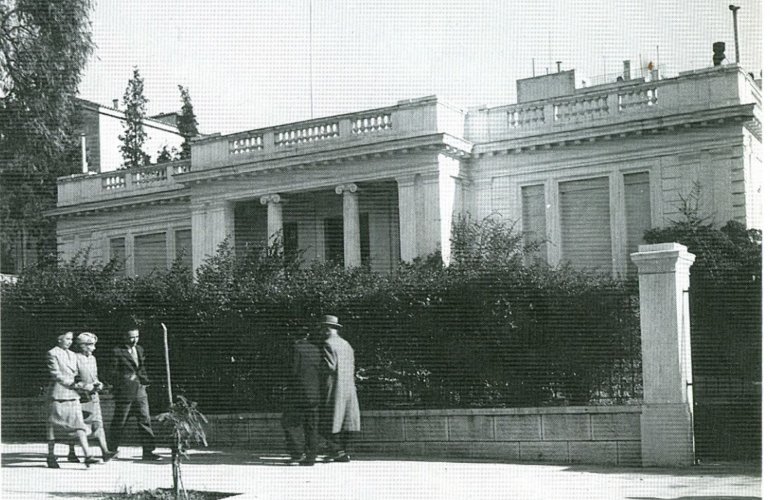 1.	Άποψη του μεγάρου Μαξίμου το 1950, όταν φιλοξενούσε επίσημους προσκεκλημένους της Ελληνικής Κυβέρνησης