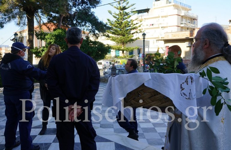 Κορφιάτικο: Ένταση και προσαγωγή πιστής που επιχείρησε να μπει ...