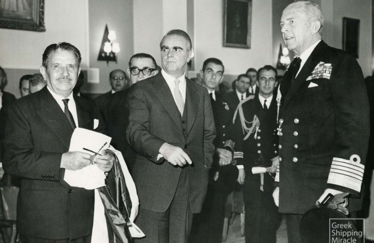 Ο Σταύρος Λιβανός πανευτυχής κατά τις τελετές για την εγγραφή στο Ελληνικό νηολόγιο (1960) του χιλιοστού πλοίου ιδιοκτησίας του, του «Βασίλισσα του Ατλαντικού», παρουσία του βασιλιά Παύλου και του τότε πρωθυπουργού Κων. Καραμανλή.
