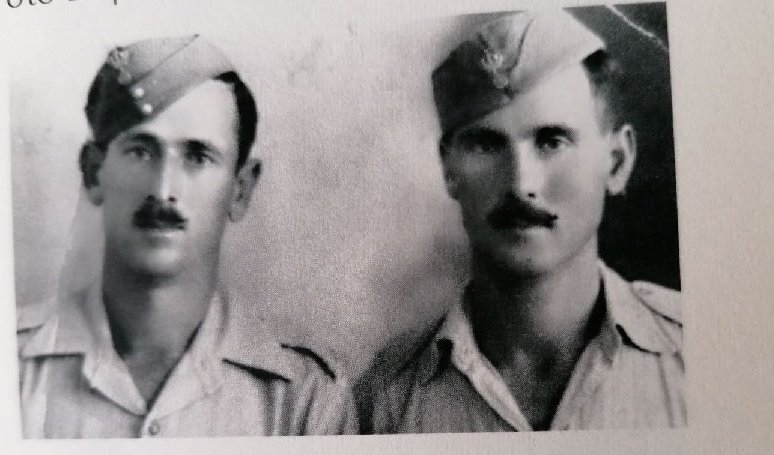 Οι αδελφοί Γιανιτσάκη: Αριστερά ο Κωνσταντής και δεξιά ο Ανέστης, όταν υπηρετούσαν στον ελληνικό στρατό κατά τον ελληνοϊταλικό πόλεμο της Αλβανίας