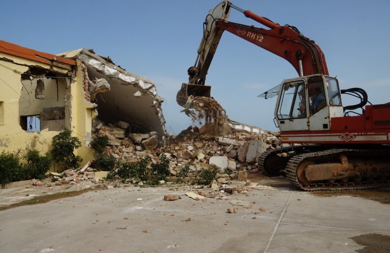 Το ρεπορτάζ δημοσιεύθηκε πρωτοσέλιδα στον έντυπο "π". 