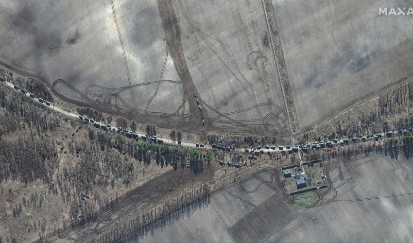 Ρωσικό κομβόι προς το Κίεβο. - Πηγή φωτογραφίας Reuters από δορυφόρο της εταιρείας Maxar. 