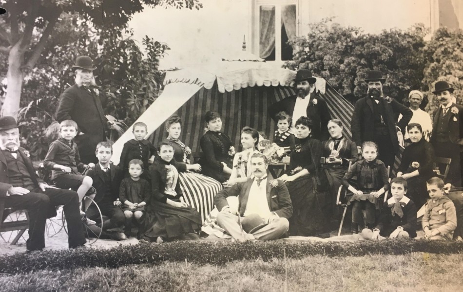 Από το φωτογραφικό υλικό του βιβλίου: Οι οικογένειες Χωρέμη-Μπενάκη σε φωτογραφία των αρχών του 20ου αιώνα στην Αλεξάνδρεια.