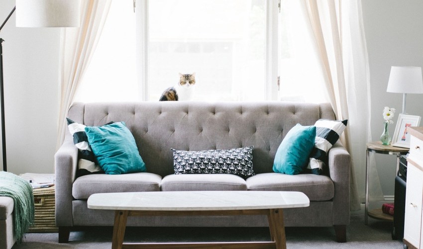 πηγή φωτό: https://pixabay.com/photos/living-room-sofa-couch-2569325/