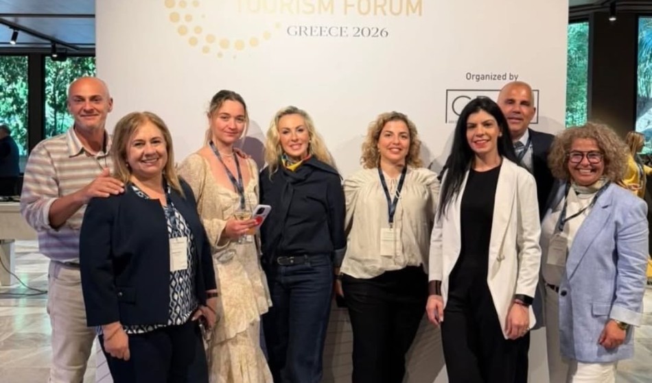 1. Στη φωτογραφία απεικονίζονται από αριστερά προς τα δεξιά Γιώργος Μπαλής (Feed the Need), Μαρίνα Πιππίδη (Prestige Events), Μαρία Ψαρρού (Eros events), Ειρήνη Μπαλή (Feed the Need), Ελευθερία Παπαγιαννάκη (Eventuries planning & styling), Μαρία Γεωργαντή (Joanna Emm Loukakis), Ιωάννα Λουκάκη (Joanna Emm Loukakis), Θωμάς Πολίτης (For Your Event).