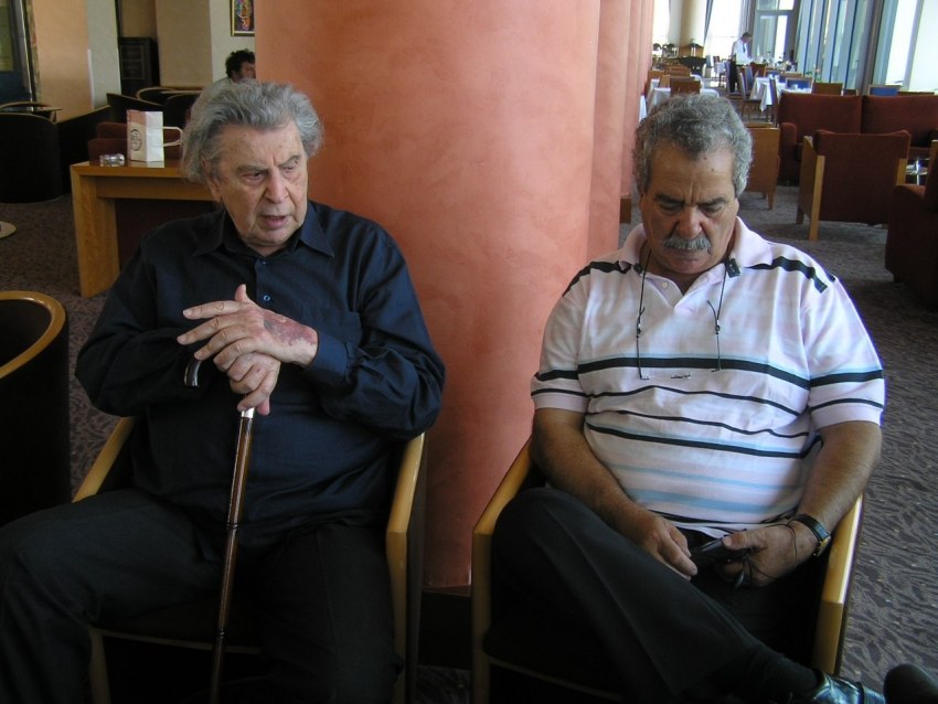 Μίκης Θεοδωράκης και Μάρκος Μεννής στο Ξενοδοχείο Χανδρής στο πλαίσιο συνέντευξης Τύπου για τις εκδηλώσεις "Θεοδωράκεια 2006".  (© Φωτογραφικό αρχείο "π")