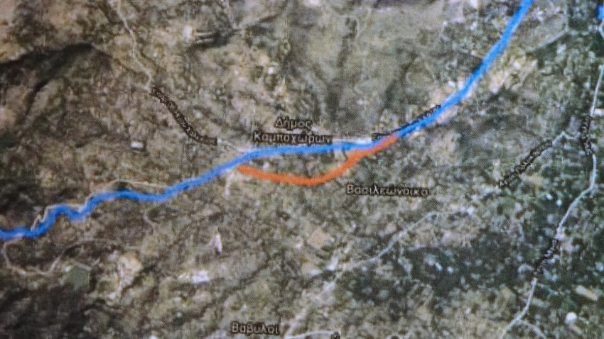Με την πορτοκαλί γραμμή απεικονίζεται η προτεινόμενη παρέμβαση από την Περιφέρεια σε μήκος 2 χλμ.