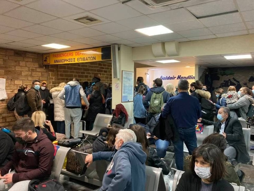 Η αίθουσα αναμονής του αερολιμένα της Χίου τις απογευματινές ώρες - Φωτογραφία: Παντελής Στεφάνου
