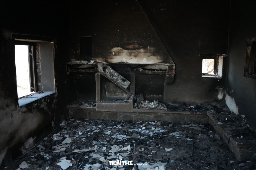 Εσωτερικό καμένου σπιτιού στο Μάναγρο
