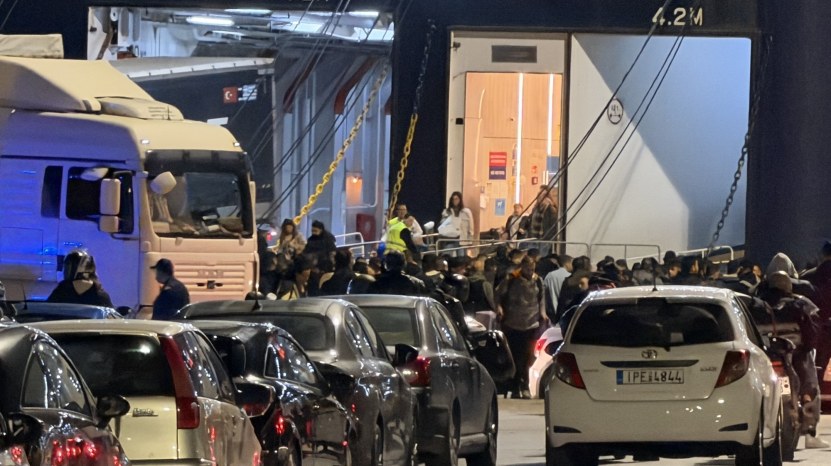 Με καθυστέρηση μίας ώρας ο απόπλους του "Νήσος Σάμος" για Χίο και Μυτιλήνη λόγω κόσμου