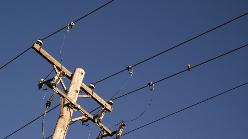 ΔΕΔΔΗΕ: «Καμία ευθύνη για ζημιές από τις διακοπές ρεύματος»