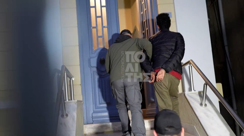 Ενώπιον του ανακριτή ο φερόμενος διακινητής για το πολύνεκρο ναυάγιο στη Χίο