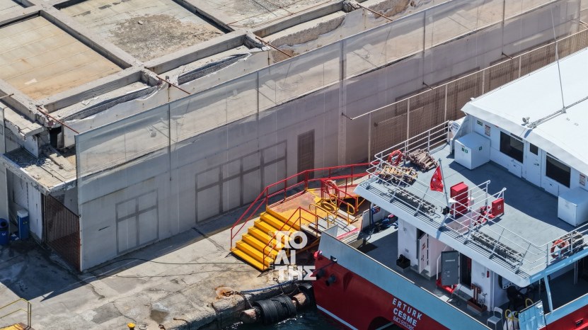 Παλιά Ιχθυόσκαλα: Έστησαν αγιασμό πριν συμφωνήσουν εργολάβος και υπεργολάβος