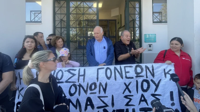 Στην Περιφέρεια οι γονείς που ζητούν οριστική λύση για τα μαθητικά δρομολόγια
