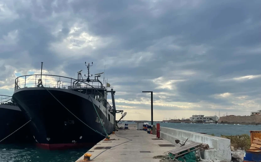 Κλιμακώνεται η απεργία των αλιέων με αποκλεισμό του λιμένα της Χίου το πρωί της Κυριακής