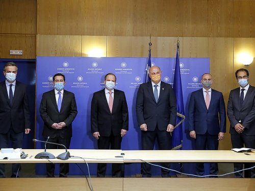 Η υπογραφή της σύμβασης έγινε πριν από λίγο παρουσία των Υπουργών κ.κ. Καραμανλή, Τσιάρα & Μηταράκη