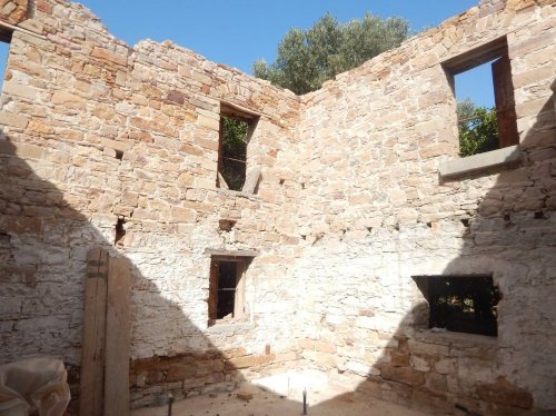 Το ερειπωμένο αρχοντικό Σκαναβή στον Κάμπο της Χίου, όπως έχει καταγραφεί στην ιστοσελίδα ΠΑΡΑΜΕΘΟΡΙΟΣ 