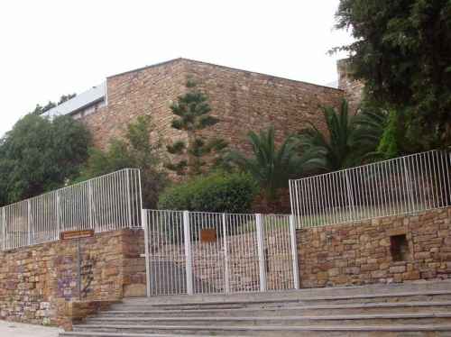 Η πρόσοψη του Αρχαιολογικού Μουσείου της Χίου επί της οδού Μιχάλων