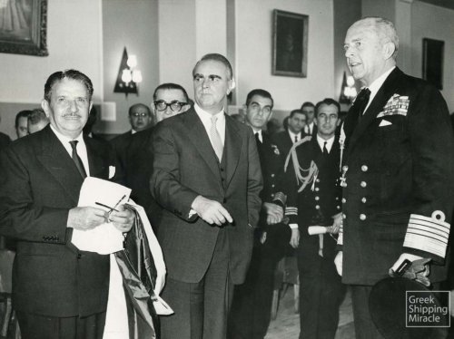 Ο Σταύρος Λιβανός πανευτυχής κατά τις τελετές για την εγγραφή στο Ελληνικό νηολόγιο (1960) του χιλιοστού πλοίου ιδιοκτησίας του, του «Βασίλισσα του Ατλαντικού», παρουσία του βασιλιά Παύλου και του τότε πρωθυπουργού Κων. Καραμανλή.