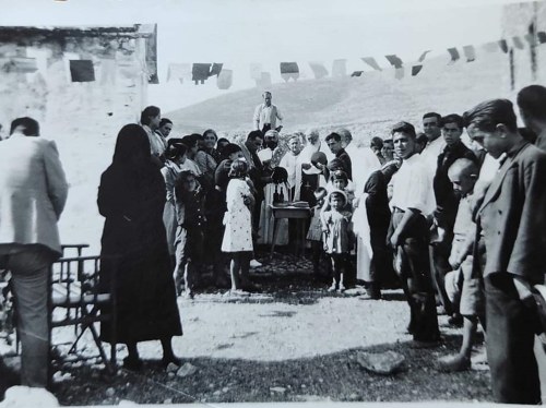 (Φωτό δεκαετίας του Σαράντα μετά την Κατοχή)