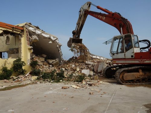 Το ρεπορτάζ δημοσιεύθηκε πρωτοσέλιδα στον έντυπο "π". 