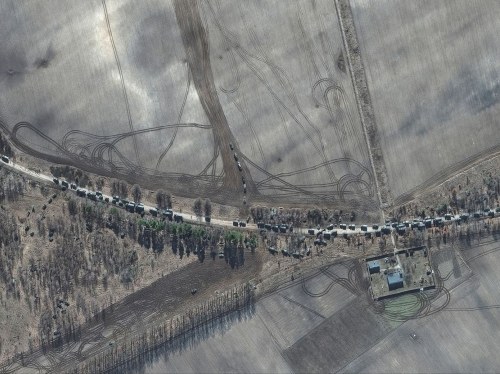 Ρωσικό κομβόι προς το Κίεβο. - Πηγή φωτογραφίας Reuters από δορυφόρο της εταιρείας Maxar. 