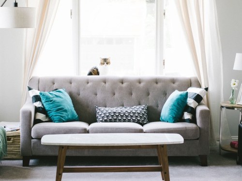 πηγή φωτό: https://pixabay.com/photos/living-room-sofa-couch-2569325/