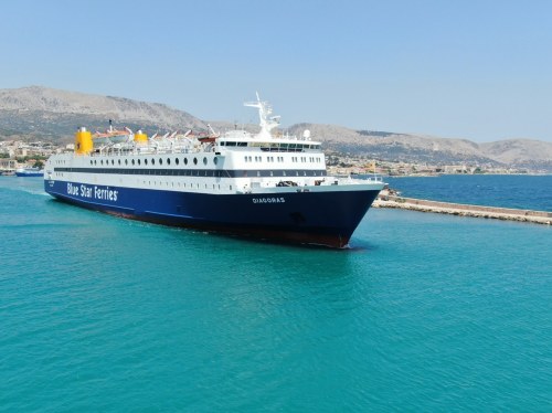 Το πλοίο "Διαγόρας" στο λιμάνι της Χίου. 