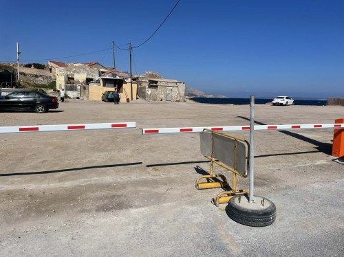 Παράνομο κλείσιμο του πάρκινγκ στο Λιμεναρχείο καταγγέλλει ο Γιάννης Καραβασίλης