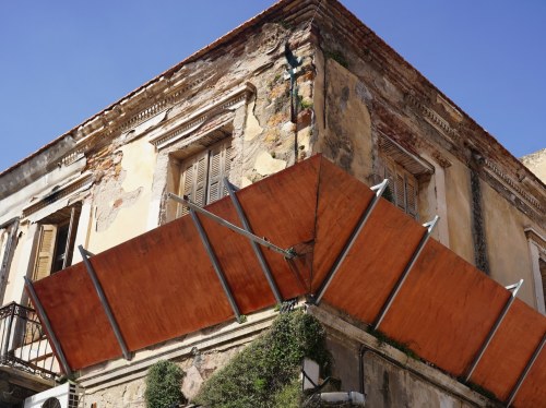 Σοβαρή επιδείνωση της στατικής κατάστασης του νεοκλασσικού της Απλωταριάς