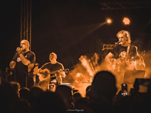Η Χίος τραγούδησε για τους δικούς της – Μια βραδιά αλληλεγγύης