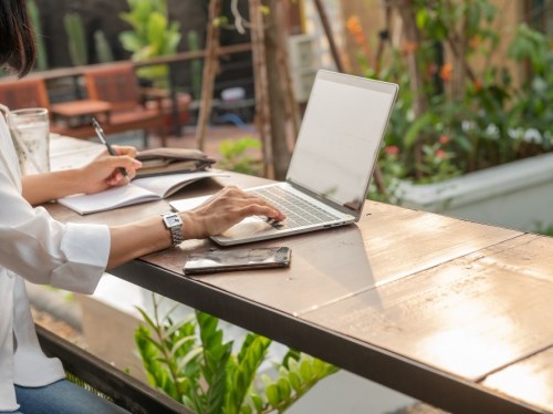 Workation στην Ελλάδα: Το νέο trend που συνδυάζει εργασία και εξερεύνηση