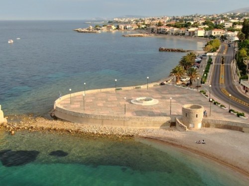 Ο Βροντάδος ζητά νομιμοποίηση και προστασία του παραλιακού δρόμου