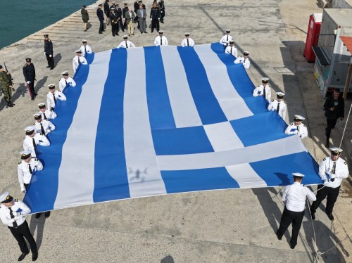 Η Χίος ύψωσε τη μεγάλη της σημαία για τα 113α ελευθέρια από τον οθωμανικό ζυγό