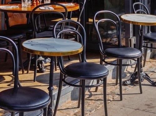 Εορταστική κίνηση με καθυστέρηση και χωρίς κερδοφορία στην εστίαση