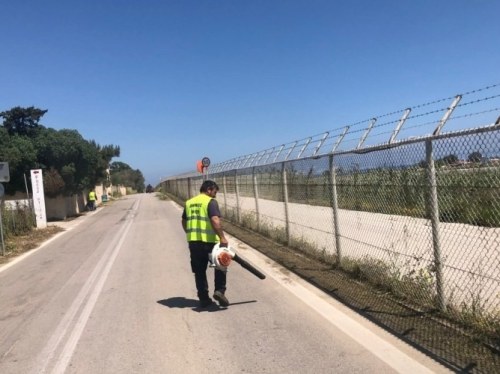 Σε εξέλιξη χορτοκοπές και καλλωπισμοί στο οδικό δίκτυο της Χίου