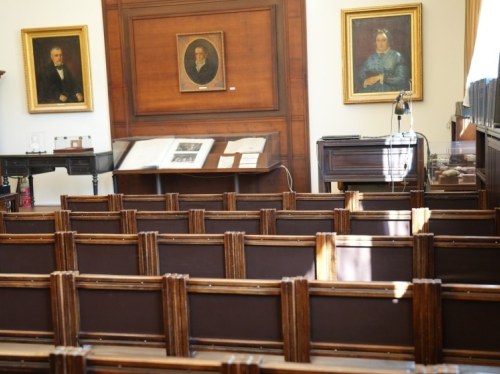 Πνίγεται το υπόγειο της Βιβλιοθήκης «Κοραής» από τα νερά του αιθρίου