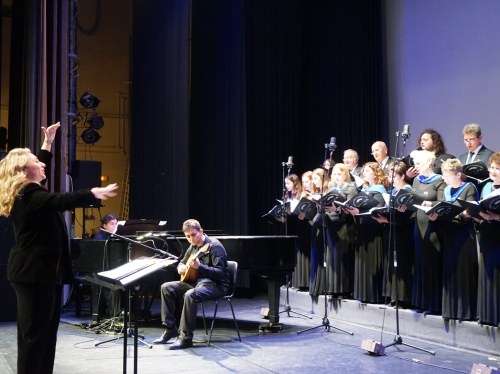 Η Θρησκευτική Μουσική του Μίκη Θεοδωράκη με τη «Χίος Λύρικα» απογείωσε τα αισθήματα