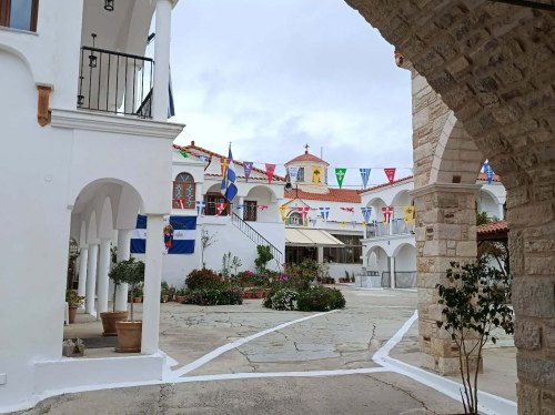 Πανηγυρίζει η Ιερά Μονή Παμμεγίστων Ταξιαρχών Νενήτων