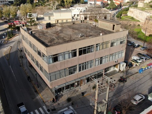 Χρήση του κτιρίου της οδού Λάδης: Ανάμεσα σε δημοτικές υπηρεσίες και «κλάστερ» ναυτιλίας
