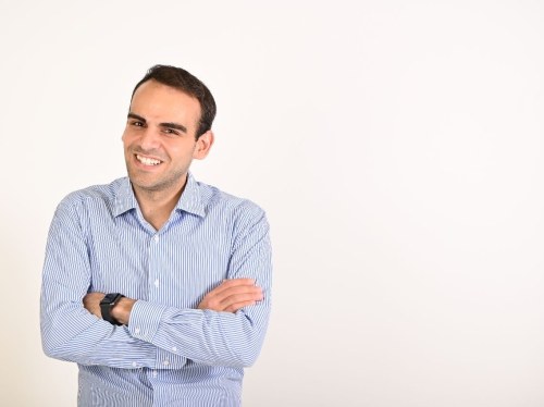 Νέοι και Πολιτική: η απόσταση που ζητά γέφυρες