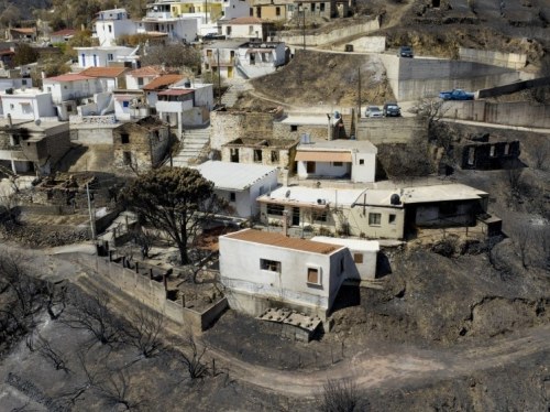 Kαλή Ανάσταση μέχρι να ξαναγίνει η Αμανή...φως