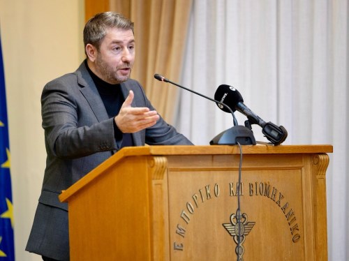 Στη Λέσβο ο πρόεδρος του ΠΑΣΟΚ Νίκος Ανδρουλάκης