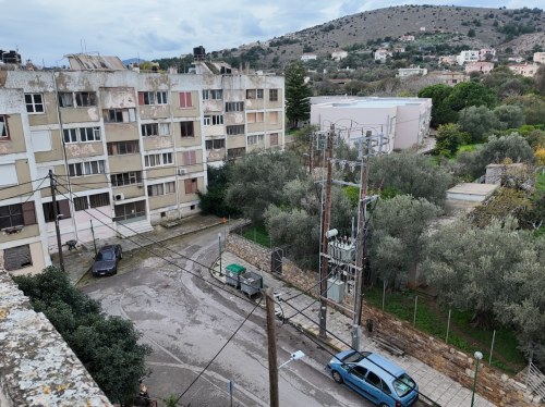 Σέρνουν τους κατοίκους των εργατικών πολυκατοικιών στα Δικαστήρια