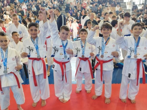 Επέστρεψαν με 45 μετάλλια οι αθλητές του CHIOS KARATE ACADEMY από το κύπελλο HELLENIC SHITOKAI