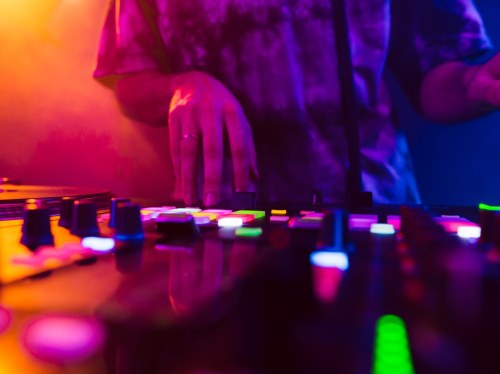 Παράταση μουσικής για τα μαγαζιά της Χίου μέχρι τις 3:00 τα ξημερώματα με όρους και δοκιμαστική εφαρμογή