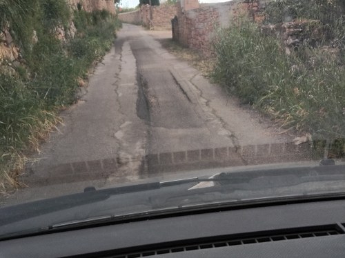 Το άθλιο οδικό δίκτυο του Κάμπου