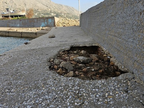 Σοβαρές ζημιές σε Βελονά και Πετροκάραβο από τους θυελλώδεις νοτιάδες